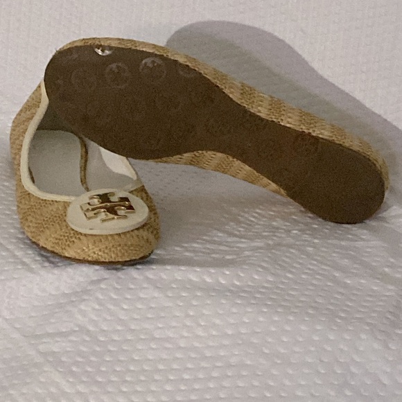 Tory Burch Reva Signature Logo Raffia Ballet Flats - Picture 5 of 5